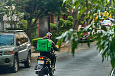 Uber Eats表示，商家服務費自7月21日起調漲2.5至3個百分點。(檔案照)
