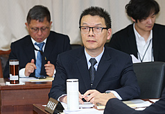 國家通訊傳播委員會（NCC）代理主委陳崇樹（前中）25日列席立法院交通委員會，報告業務概況，並
備質詢。資料照。