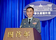 國防部2日上午舉行記者會，作計室聯合作戰處處長董冀星少將說明國軍漢光42號電腦輔助指揮所演習規劃。
