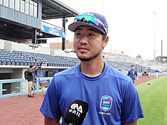 洛杉磯道奇小聯盟1A安大略塔台蜂（Ontario 
Tower Buzzers）主場安大略球場（ONT Field）2日啟用，負責維護比賽場地的場務主管鄭項（Sean Cheng）在美國出生長大，父母來自台灣。