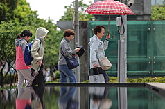 鋒面影響 中部以北有較大雨勢 。