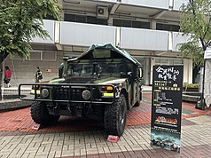 「2026台灣國際模型公開賽台中威逸暨科幻盃聯賽」4、5日在逢甲大學登場，活動中搭配全民國防教育宣導，國軍也展示精銳武器悍馬拖式飛彈車。