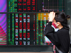 台北股市7日收盤漲657.39點，為33229.82點，漲幅2.02%，成交金額新台幣5643.42億元。