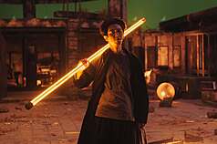 VD
柯震東主演影集「乩身」  分享拍攝心得
影集「乩身」由演員柯震東（圖）掛帥主演，他分
享，在拍最後大戰的時候其實在現場是需要靠導演的
說明，去憑空想像特效會長什麼樣子，所以在用武
器、在對打、在被攻擊時，需要思考不同程度的使勁
跟痛苦」。
（Netflix提供）
中央社記者洪素津提供　115年4月8日
