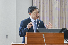 立法院司法及法制委員會9日審查最高檢察署檢察總長人事同意案，被提名人徐錫祥（圖）列席並接受立
委提問。