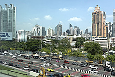 泰國財政政策辦公室下調2026年經濟成長預測，由原先2.0%降至1.6%。圖為曼谷街景。
