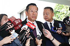 國防部長顧立雄14日到立法院接受施政總質詢前接受媒體訪問。資料照。