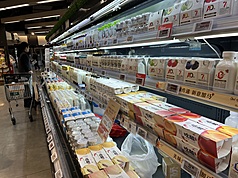 中國國家統計局10日發布最新統計資料顯示，中國3月消費者物價指數（CPI）年增率1%。圖為上海一家超市，民眾正在選購。