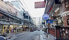 美伊衝突導致赴泰旅遊的中東遊客銳減，曼谷娜娜區是阿拉伯遊客熱門旅遊地點，中東餐廳、服飾、鞋店及香水店林立，平時門庭若市，現在卻門可羅雀。