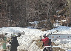 瑞士迎來雪季尾聲，但上山的滑雪客仍不絕。對業者而言，冬季不再可預測，海拔差異正在重塑產業版圖。