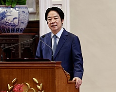 賴清德總統透過臉書向國人報告此事，表示基於國家安全、飛航安全的最高考量，他接受國安團隊的建議，決定暫緩本次訪問。資料照。
