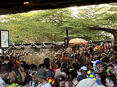 泰國潑水節4月13日揭開序幕，曼谷是隆路封街，吸引大批民眾和國際遊客大打水仗。資料照片。
