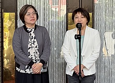 民進黨立法院黨團書記長范雲（右）14日表示，引進印度移工一事黨團會嚴格監督，也希望社會大眾不要對單一國家或人民有任何歧視。