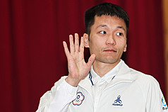 運動部長李洋15日表示，捐款屬於個人長期關注與社會回饋的選擇，不捐給基層體育，是因為他認為基層體育應由政府進行制度性投入，兩者性質不同。