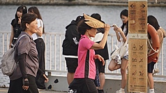 氣象署指出，22日環境轉吹偏南風，各地多雲到晴、高溫炎熱，僅東南部及恆春半島偶有零星短暫陣雨。示意圖。
