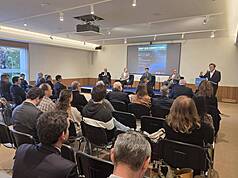 葡美發展基金會(FLAD)與美國駐葡大使館13日舉辦海底電纜座談會，邀台灣網路資訊中心董事長黃勝
雄(台上左3)等專家與談。（駐葡萄牙代表處提供）