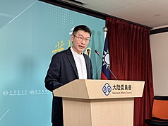 針對國民黨向台灣民主基金會申請訪中經費，陸委會副主委兼發言人梁文傑今天(16日)表示「驚訝」，認為與基金會讓外國認識台灣民主宗旨不符。