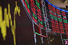 台北股市早盤漲逾280點，指數來到37887點附近，觸及盤中新高，權王台積電則來到2060元。示意圖