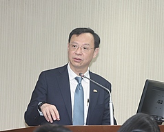 立法院衛環委員會29日下午排審朝野立委所提「醫療法修正草案」。圖為衛福部長石崇良。資料照。
