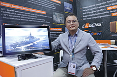 俄烏戰事未歇，台灣軍規電腦業者李金柱（圖）和團隊成員研發的強固型顯示與嵌入式系統持續進入烏東最前線，協助烏軍透過穩定且耐極低溫的顯示器操控反戰車飛彈，成為前線作戰體系中的關鍵一環。
