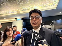 陸委會主委邱垂正25日針對總統賴清德出訪受阻表示，中共一手硬一手軟的對台策略不會改變，面對複合性施壓，要落實賴總統「和平四大支柱行動方案」，將和平建立於實力，強化自我防衛力量。