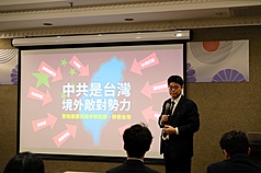 陸委會主委邱垂正25日在安倍政經塾開幕式演講指出，兩岸關係的主要影響因素是中國國家主席習近
平，在他設定「中華民族偉大復興」歷史任務、對台武力威脅不斷的情況下，「和平不是躺平，更不是依靠習近平」。