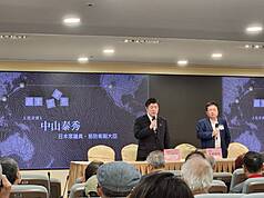 日本眾議員中山泰秀(左)26日出席第14屆海內外台灣國是會議，強調美日台三國緊密合作加強防衛能力，目的不是戰爭，而是讓中國「拔不出刀」。