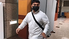 歌手邱軍酒駕撞死運將案，29日遭判10年徒刑。圖為邱軍4月27日出庭。 資料照片。