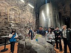 上海踩線團11人27日抵達金門，隨後至經武酒窖等地參訪。