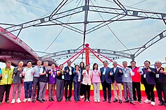 國家住宅及都市更新中心28日於桃園市八德區舉行「白鷺安居」社會住宅新建統包工程動土典禮，規劃興建933戶居住單元及全國首座社宅併設的綜合長照大樓，預計於2029年竣工。