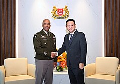首次到訪新加坡的美國太平洋陸軍司令克拉克（左）本週訪問新加坡，並與新加坡國防部高級政務部長扎吉哈（右）會面。（新加坡國防部提供）