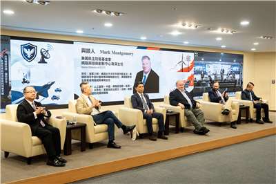 《今日新聞》17日舉辦「台灣關鍵抉擇：國防安全、能源政策與經濟發展的現實考驗」座談會，美軍退將蒙哥馬利(右3)直指，在「國防特別條例」中區分軍購與商售是愚蠢且適得其反的行為。(楊仁翔 攝)