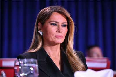 美國第一夫人梅蘭妮亞(Melania Trump)25日出席白宮記協晚宴。(AFP)