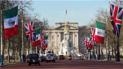在美國總統川普出席的一場晚宴驚傳槍擊後，白金漢宮（Buckingham Palace）26日宣布，英王查爾斯三世與王后卡蜜拉預定前往美國4天行程將依原計畫進行。圖為白金漢宮。（翻攝自Pixabay.com）