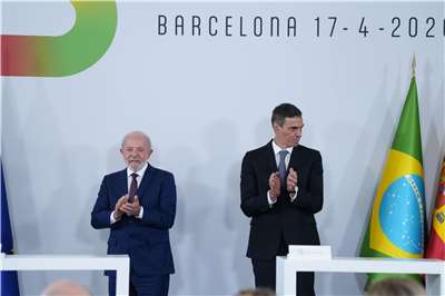 巴西總統魯拉（Luiz Inacio Lula da Silva）訪歐行程涵蓋西班牙、德國與葡萄牙3國，首站抵達西班牙，與總理桑傑士（Pedro Sanchez）會晤並簽署關鍵礦物合作備忘錄。