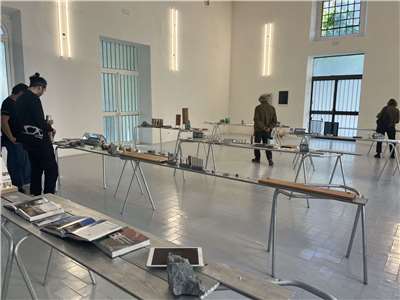 會場展示台灣近年再生能源、循環經濟材料與智慧住宅的進展。(陳曼華攝)