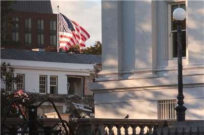 圖為白宮東廂(East Wing)去年被拆除的情形。(檔案照)