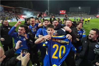 波士尼亞與赫塞哥維納慶祝擊敗強敵義大利隊，晉級2026年世界盃足球賽會內賽。