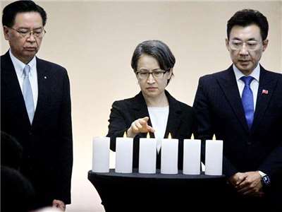 副總統蕭美琴(中)29日出席「2026年國際猶太大屠殺紀念日」活動並點燭。左為國安會祕書長吳釗燮，右為立法院副院長江啟臣 (央廣記者王照坤 攝)