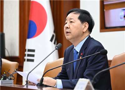 圖為韓國財政部長具潤哲(Koo Yun-cheol)(圖)3日和波斯灣合作理事會(Gulf Cooperation Council,GCC)大使會面。資料照。(翻攝구윤철臉書)