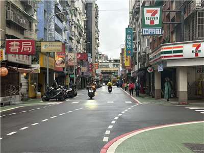 根據「街道醫生—全民參與街道改善平台」，台北市大安區安居街改善人行空間規劃案已在今年3月31日完工。(圖：蔡亦強提供)