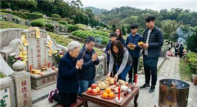 華人慎終追遠  清明祭祖