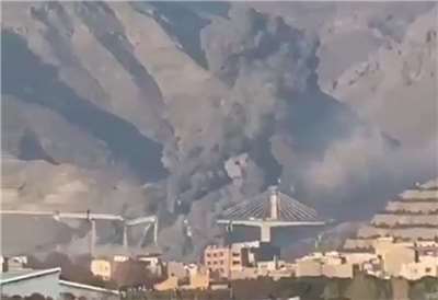 位於伊朗艾布士省卡拉吉市的B1大橋日前遭到美以空襲炸斷。(圖翻攝自Truth@realDonaldTrump)