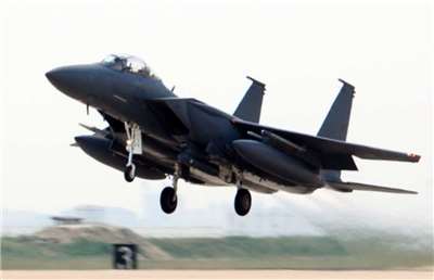 南韓兩架F-15K戰鬥機2021年12月在進行編隊飛行時發生擦撞，官方23日為相關事故致歉。圖為同型機。(圖：維基百科)