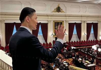 駐波士頓辦事處長廖朝宏前往美國佛蒙特州議會，向議會通過挺台決議致意。（駐波士頓辦事處提供）