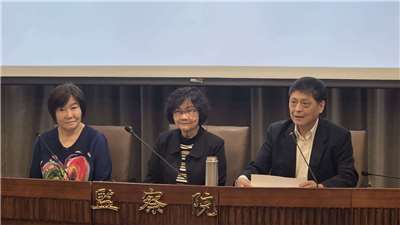 美方去年以巨大集團「涉及強迫勞動」，對巨大銷美產品發布暫扣令。監察院也通過監委紀惠容（左）、王幼玲（中）、賴振昌（右）的調查報告，認為我國勞動人權法規與國際勞工組織(ILO)公約仍存落差，促請勞動部檢討改進。（劉玉秋 攝）