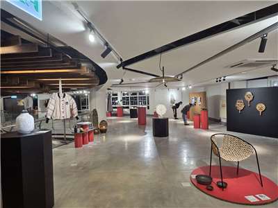 國立台灣工藝研究發展中心與捷克中心台北共同策劃的《絕美造物：捷克工藝與設計展》即日起至8月23日於工藝中心台北分館展出。(江昭倫 攝)