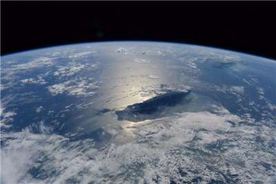 副總統蕭美琴透過臉書發文，分享一張特別視角的影像，是由「台灣出生」的NASA太空人林琪兒在首次任務期間，於國際太空站拍攝下的台灣。(圖：蕭美琴臉書)