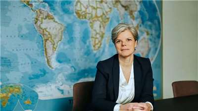 丹麥難民救援委員會(Danish Refugee Council, DRC)16日警告，戰爭、衝突、暴力與迫害將導致2027年結束時有420萬人流離失所。DRC祕書長斯蘭特(Charlotte Slente)發表聲明說，中東戰爭正導致新的流離失所，並使人道情勢惡化。(圖:DRC)