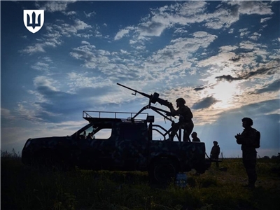 前線駐留逾40天影響士氣，烏軍擬調整輪調機制。(圖：烏克蘭國防部)